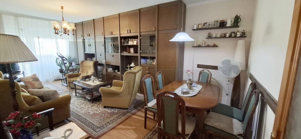 c3-1-name c2-20-name, Szeged, Makkosház