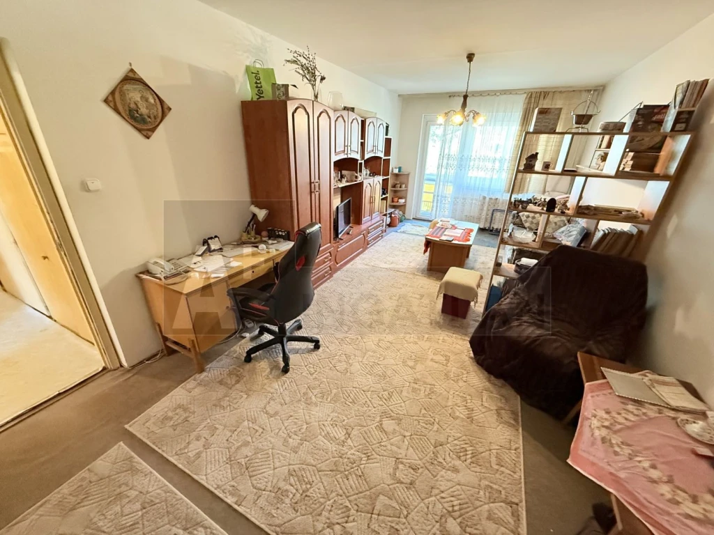 Szeged Juharfás utca , 2 szobás +erkélyes panel lakás eladó !