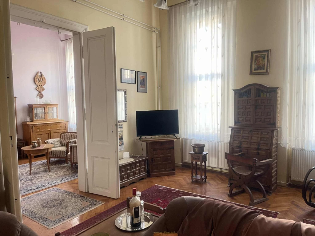 Eladó téglalakás, Baja, Belváros