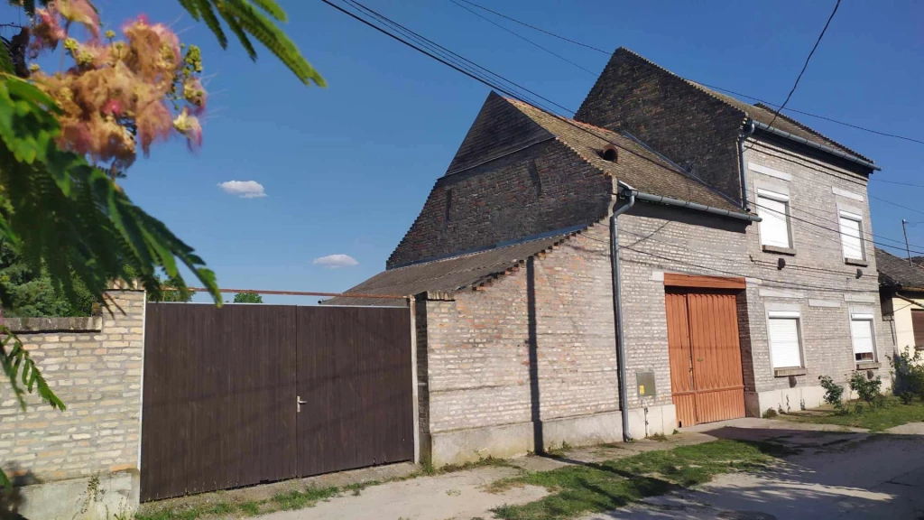Eladó családi ház, Szeremle