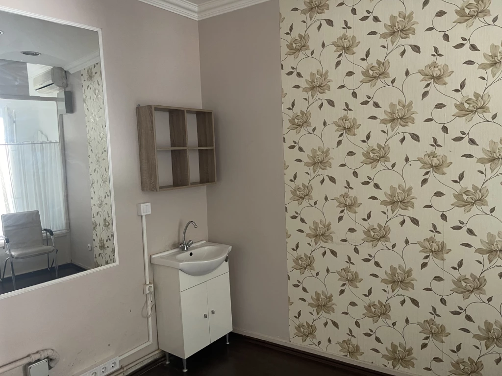 Kiadó üzlet, Baja, Belváros