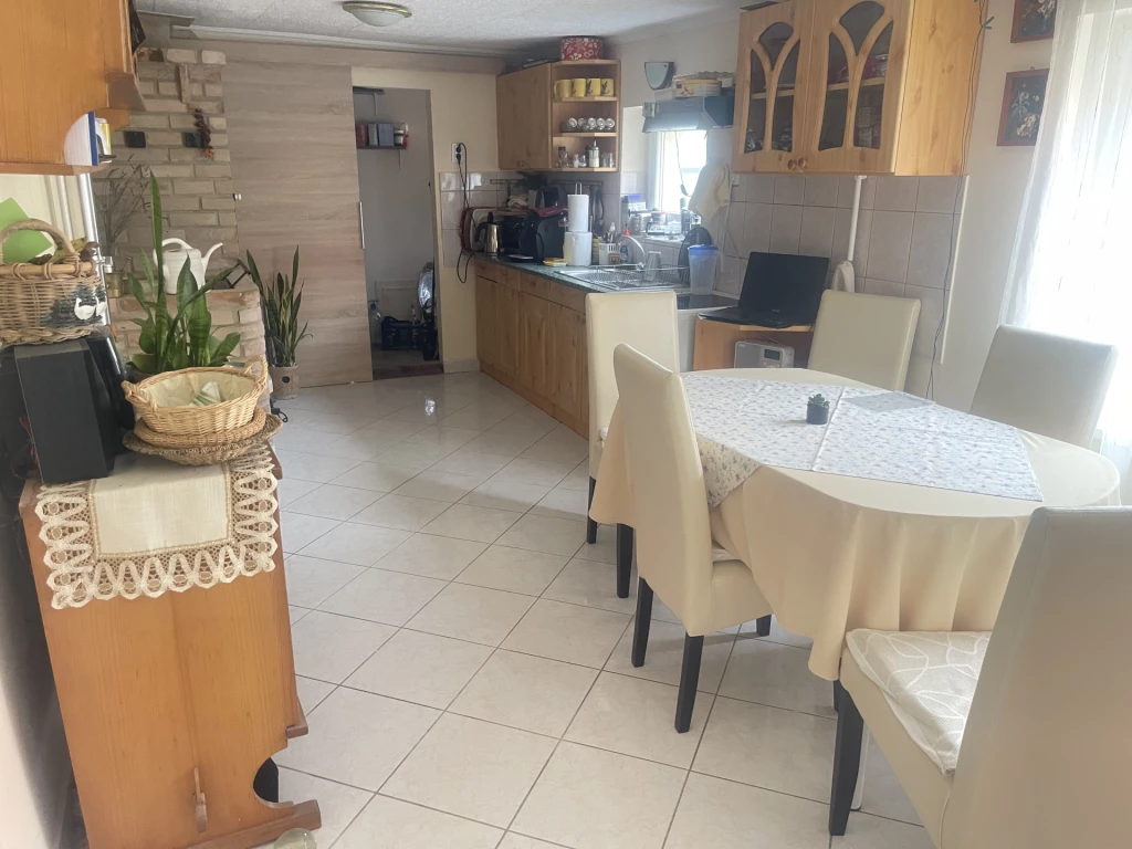 Eladó családi ház, Baja, Katonaváros