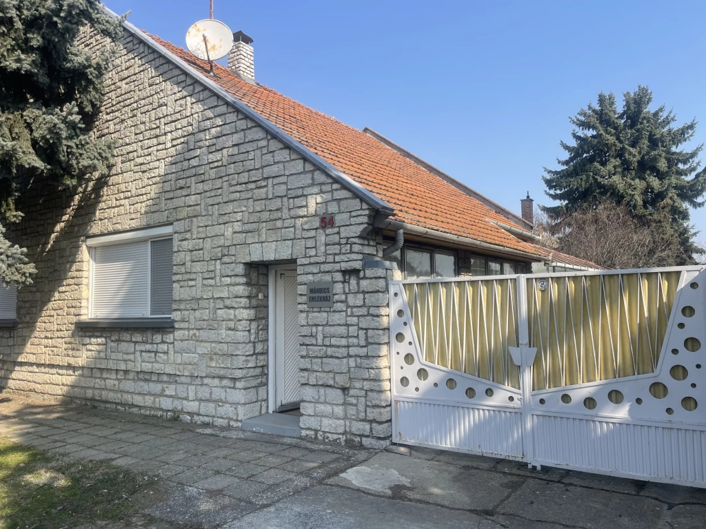 Eladó családi ház, Csávoly