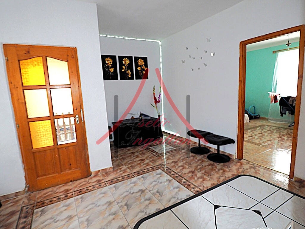 NYUGALOM KÖZEL A VÁROSHOZ