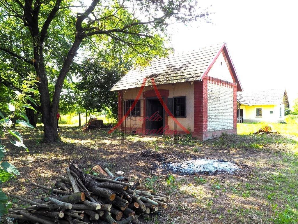 Eladó zártkert, Hetes