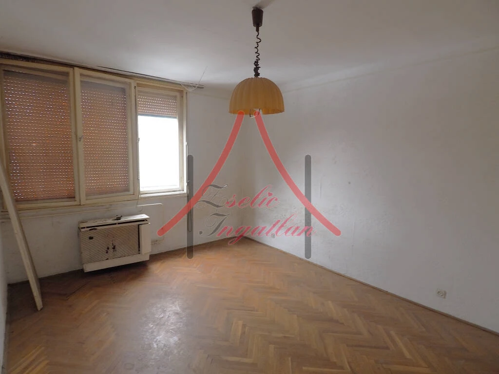 KIVÁLÓ ELHELYEZKEDÉS