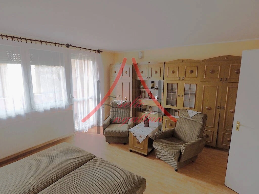 TÉGLALAKÁS KERTVÁROSI KÖRNYEZETBEN