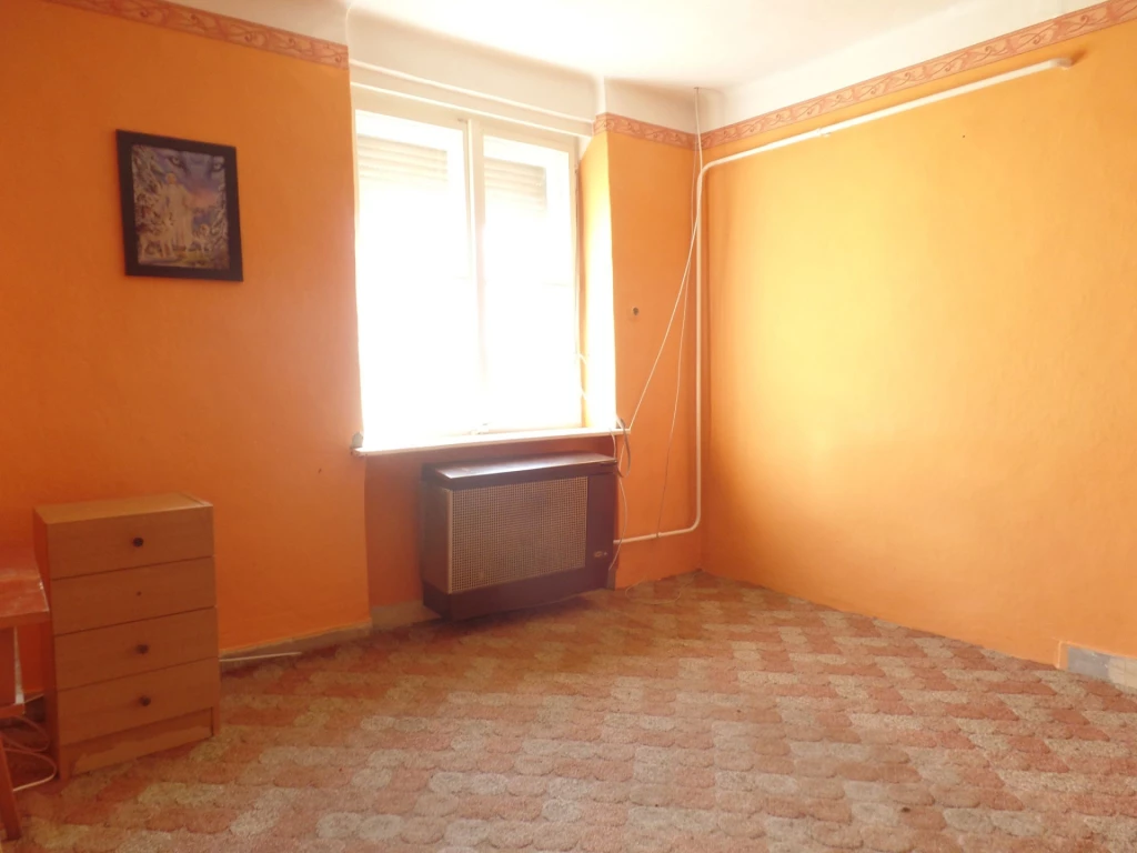 Zsanán 1476 nm-es telken családi ház eladó!