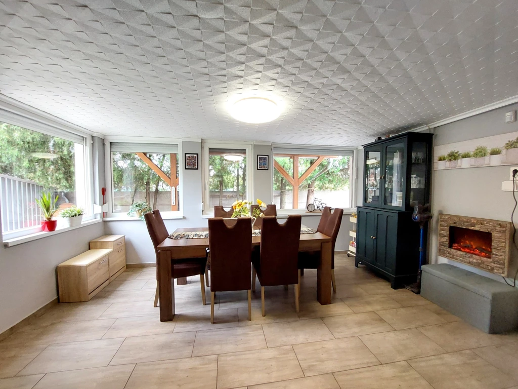 Subasán, csendes környezetben, jó állapotú, 3 szobás + nagy étkezős ház eladó!