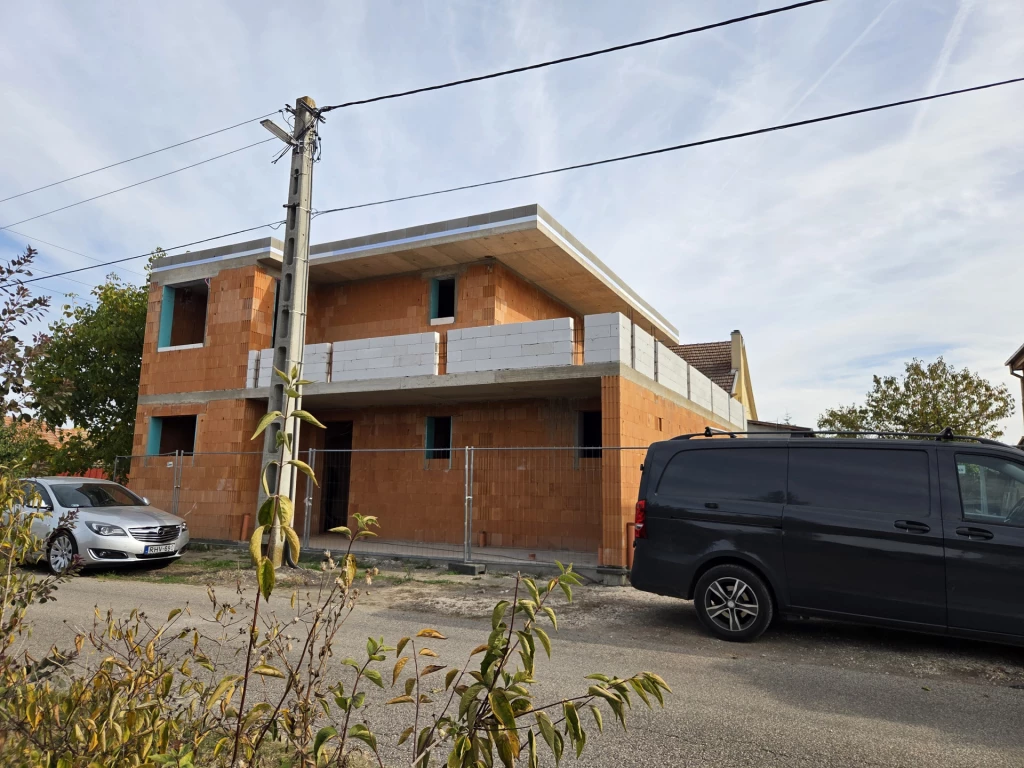 Családi ház szuper helyen!