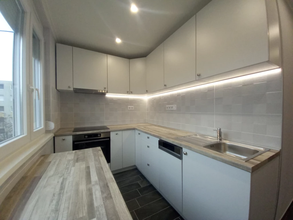 For sale panel flat, Szeged, Tarján, Építő