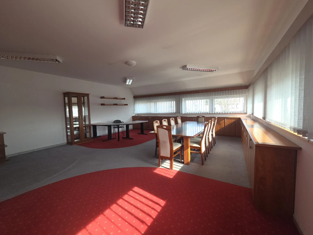 Irodák bérelhetők a Dorozsmai úti irodaházban