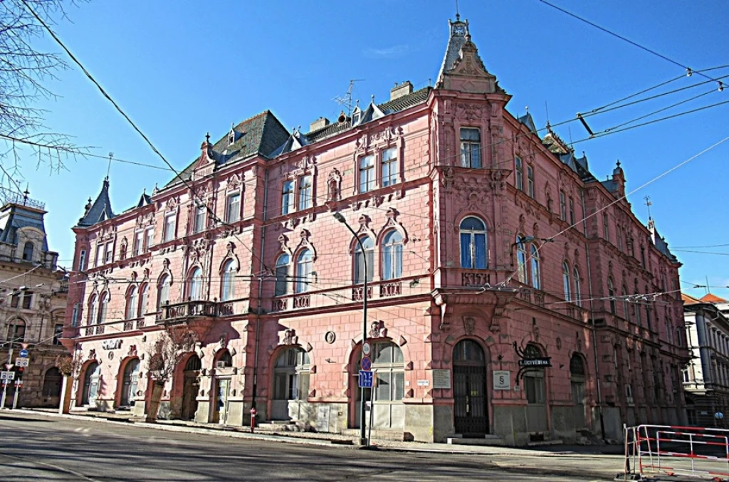 A múlt eleganciája találkozik a jövő kényelmével! Arisztokratikus falak, okos megoldások!