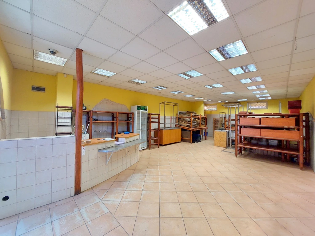 Szeged Alsóvároson, a Sárkány utcában – 84 m²-es, földszinti, jól alakítható üzlethelyiség eladó, kiváló vállalkozási lehetőséggel!