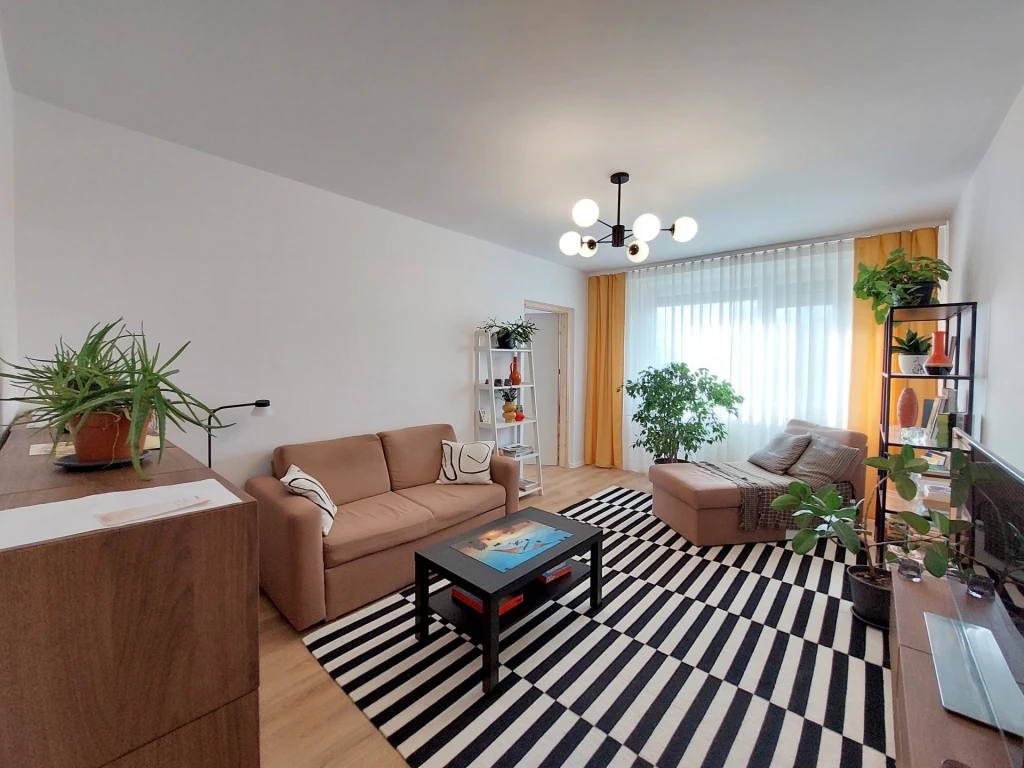Panorámás, loggiás lakás eladó Szegeden, Makkosházán, Lomnici utcában!