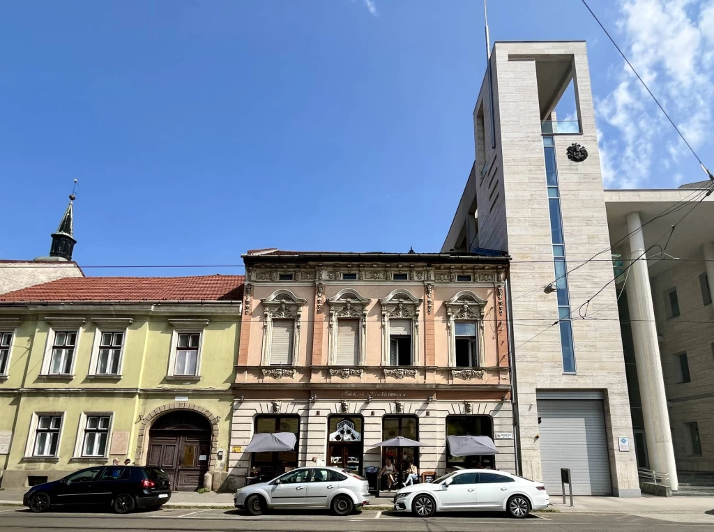 Miskolc központjában 63 m² alapterületű, galériás, belső udvarra néző lakás ELADÓ!