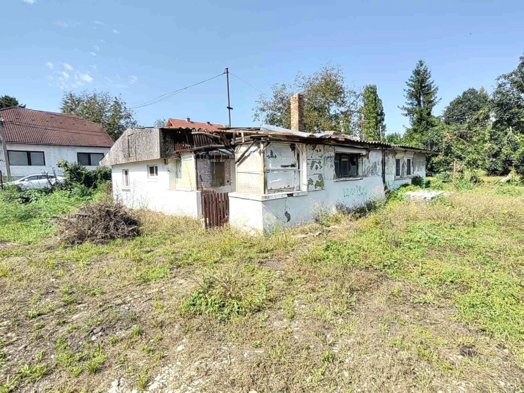 ELADÓ Miskolc Torontáli utcában 1350 m² saroktelken egy felújítandó/ bontandó ház!