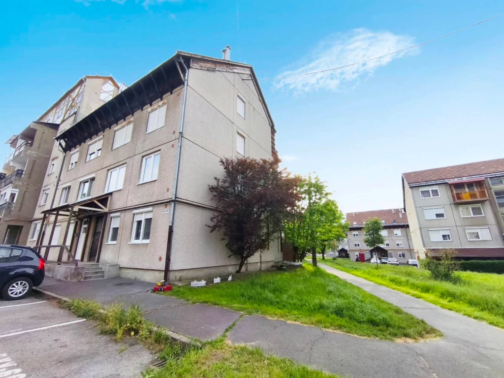 ELADÓ Sajószentpéteren a közkedvelt Móra lakótelepen egy 50 m², 2 szobás FELÚJÍTOTT lakás!
