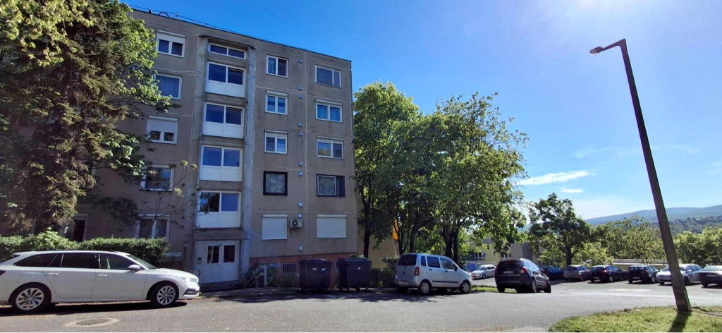 Miskolc - Szilvás utcai, szépen felújított 2 szobás, 55 m², 3.emeleti lakás ELADÓ!