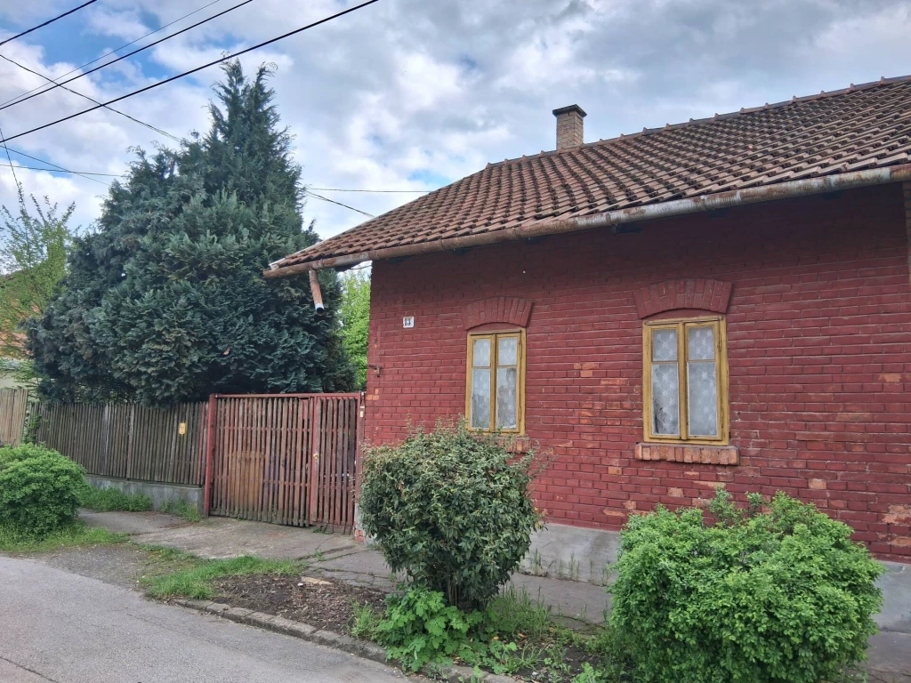 ELADÓ családi ház Miskolcon – lehetőség egy nyugodt környezetben!