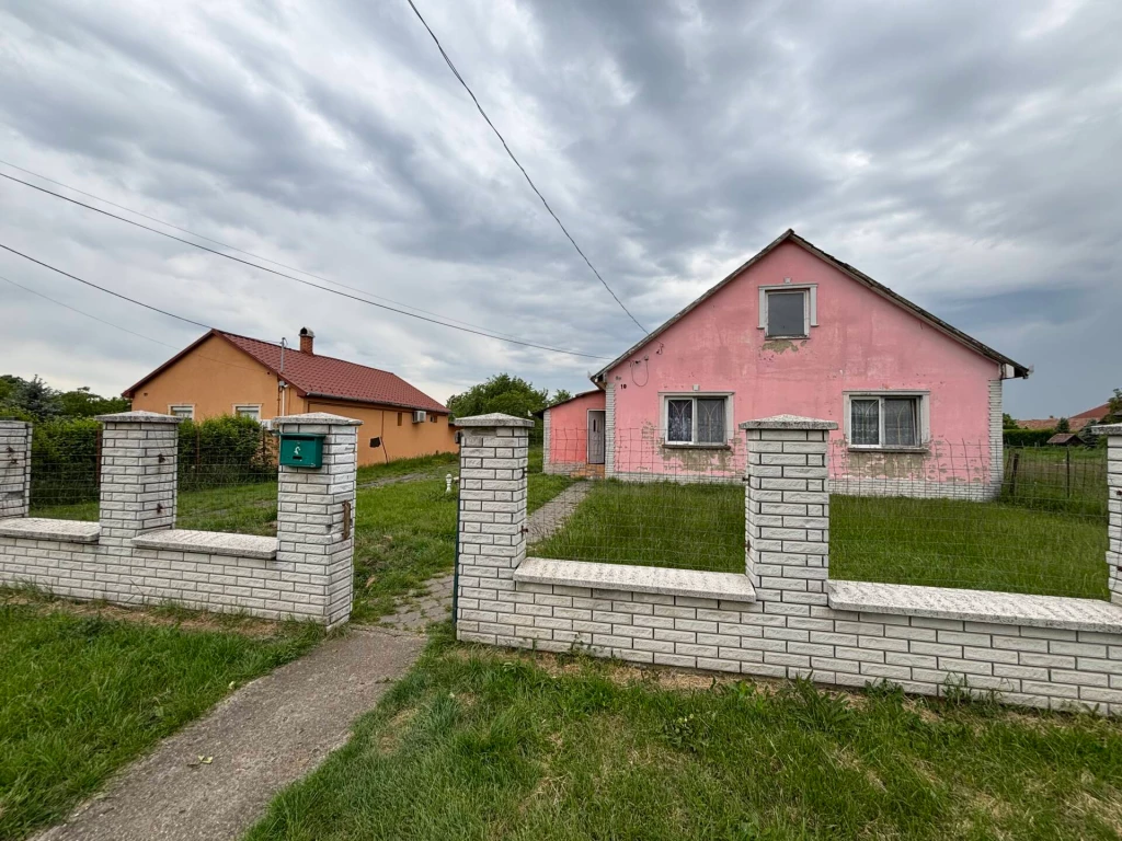 Felújítandó 90 m² családi ház ELADÓ Bekecsen!