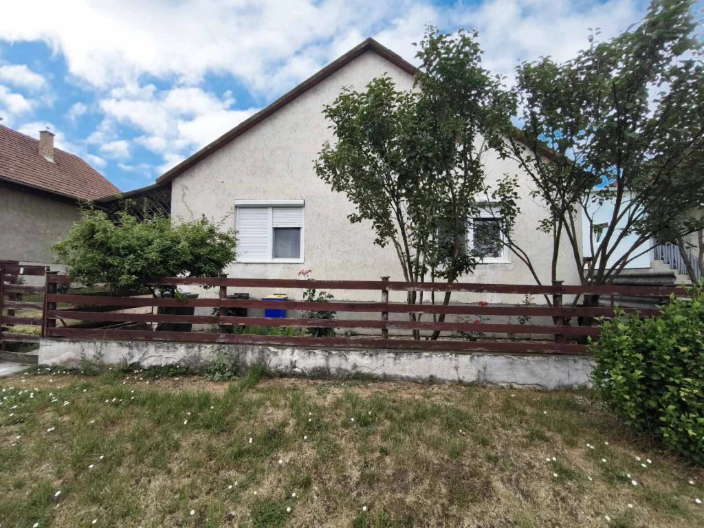 ELADÓ Sajószentpéteren egy 118 m², 3 szoba + nappalis családi ház!