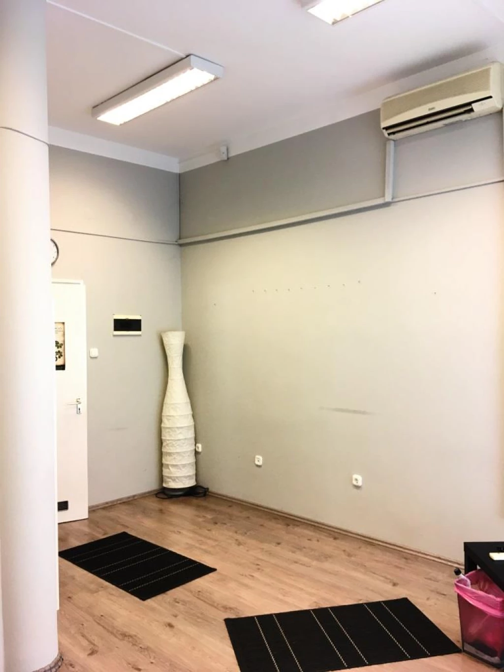 20m2 -es, 1 szobás Kereskedelmi és ipari ingatlan kiadó (Pécs, Ferencesek utcája )