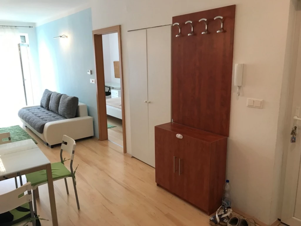 63m2 -es, 3 szobás Lakás kiadó (Pécs, Hungária út)