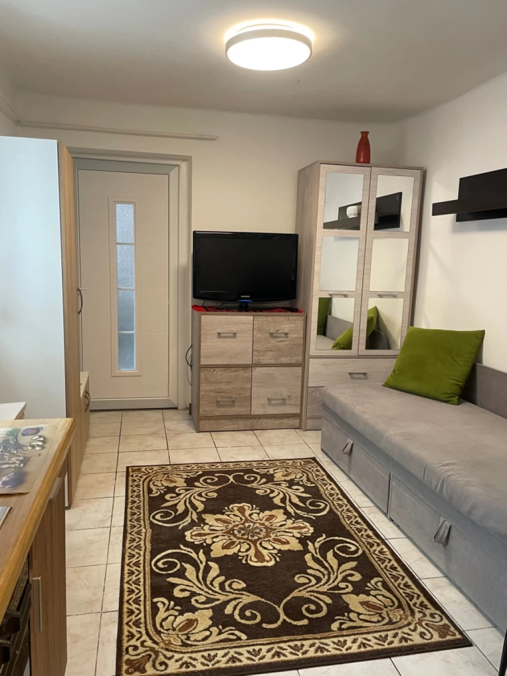 24m2 -es, 1 szobás Ház- házrész kiadó (Pécs, Remény utca)