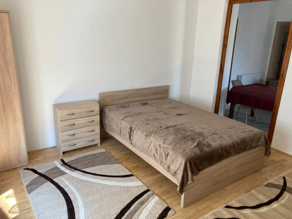 54m2 -es, 2 szobás Lakás kiadó (Pécs, Antal utca)
