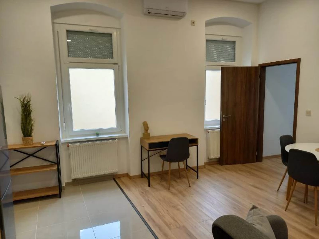 43m2 -es, 2 szobás Lakás kiadó (Pécs, Mátyás király utca)