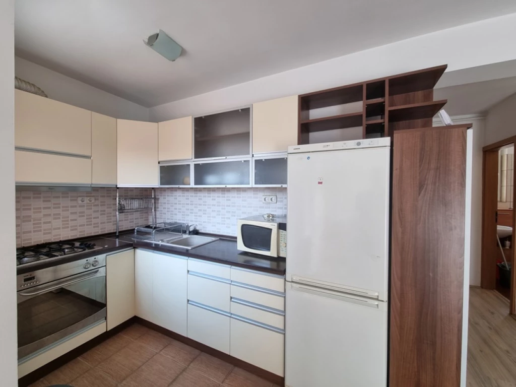 94m2 -es, 4 szobás Lakás kiadó (Pécs, Könyök utca)