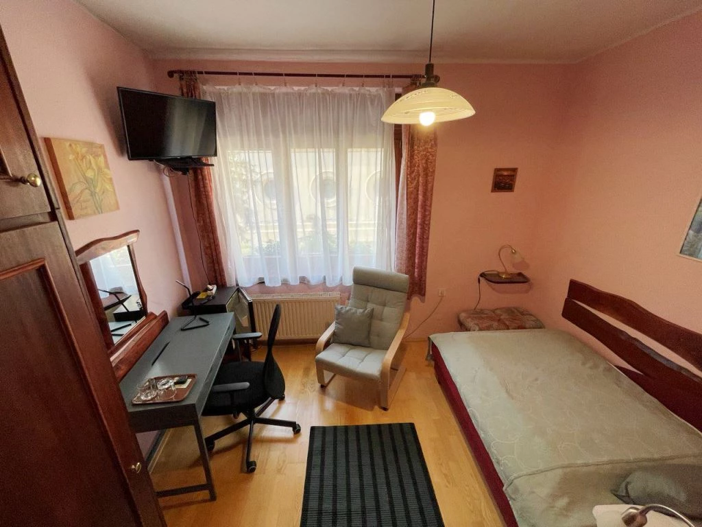 16m2 -es, 1 szobás Lakás kiadó (Pécs, Tímár utca (Hotel Diána))