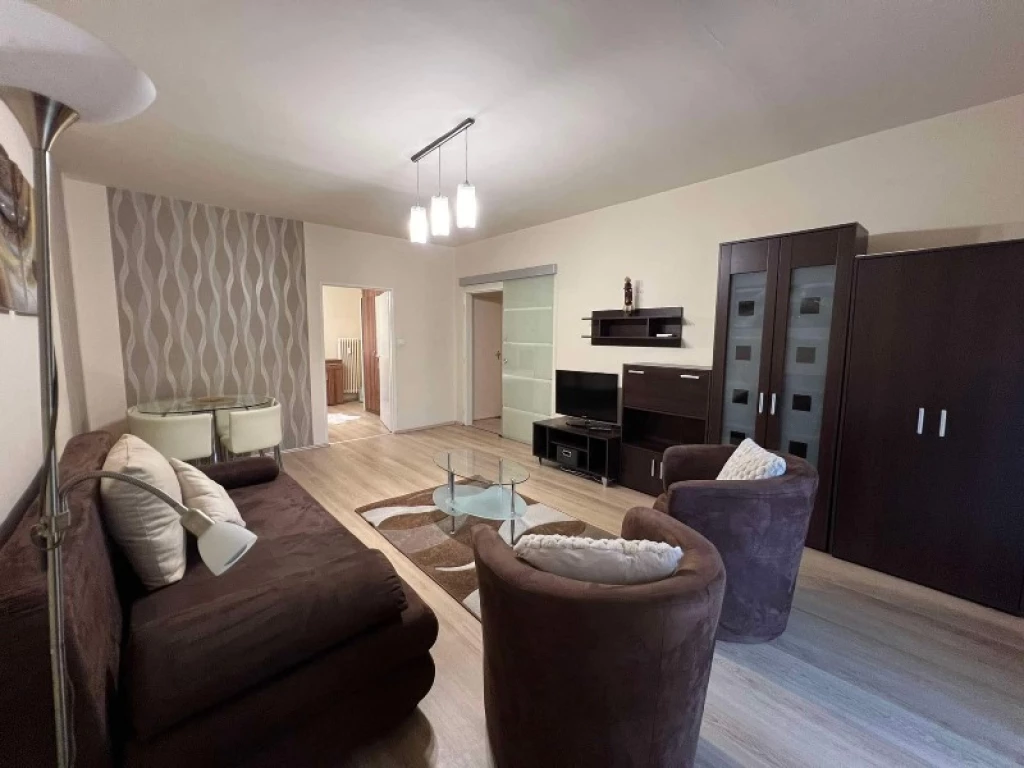 For rent panel flat, Pécs, Uránváros, Építők útja