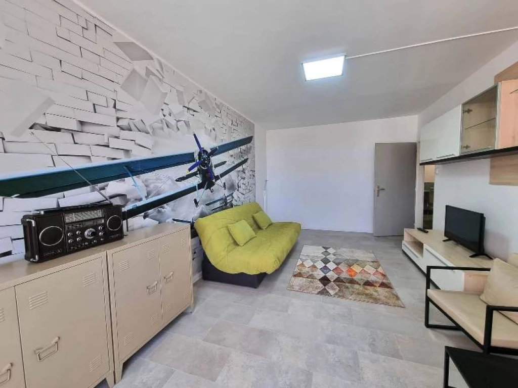 62m2 -es, 3 szobás Lakás kiadó (Pécs, Attila u)
