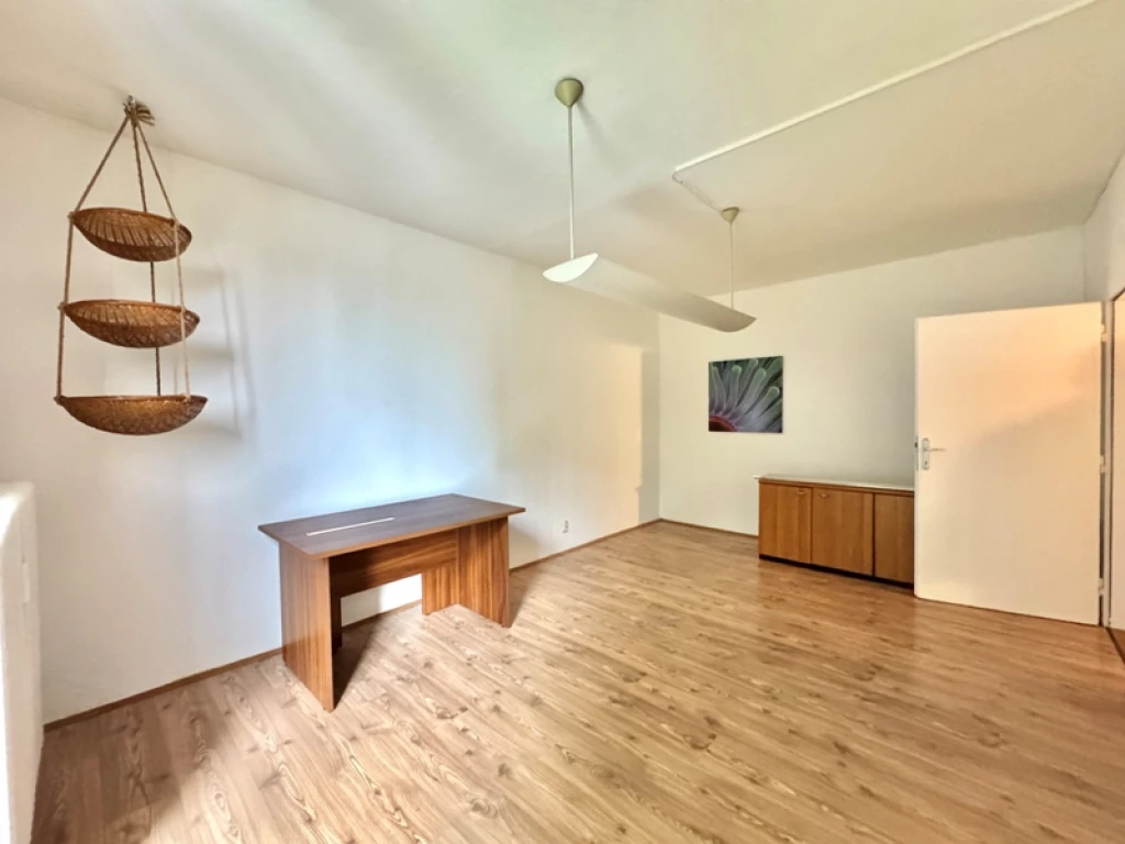 47m2 -es, 2 szobás Lakás kiadó (Pécs, Komlói út)