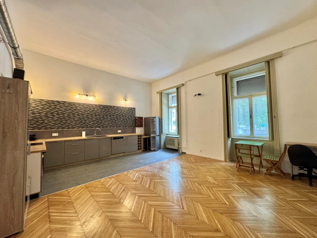 59m2 -es, 2 szobás Lakás kiadó (Pécs, Búza tér)