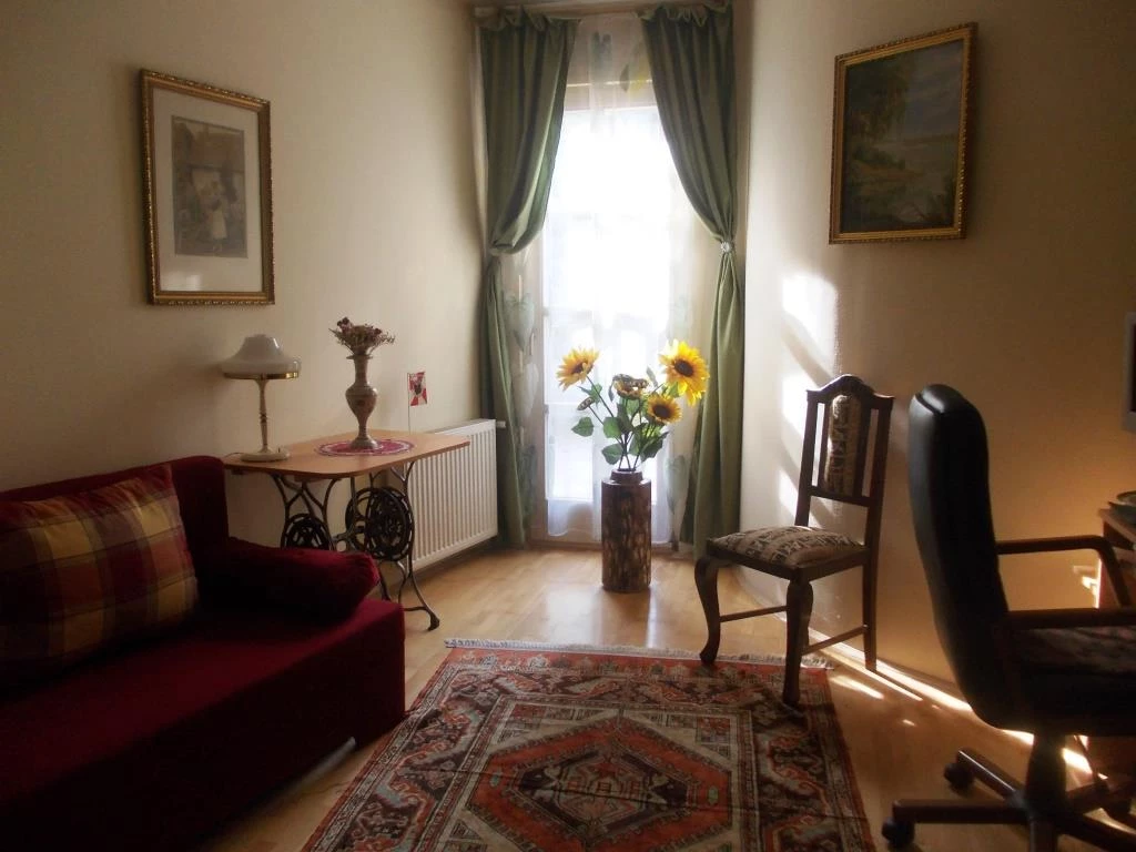 20m2 -es, 1 szobás Ház- házrész kiadó (Pécs, Jakabhegyi út)