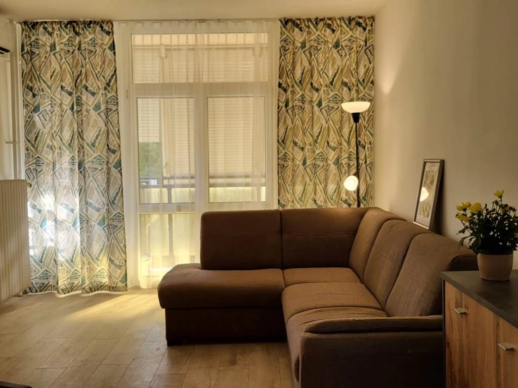 62m2 -es, 2 szobás Lakás kiadó (Pécs, Ajtósi Dürer utca)
