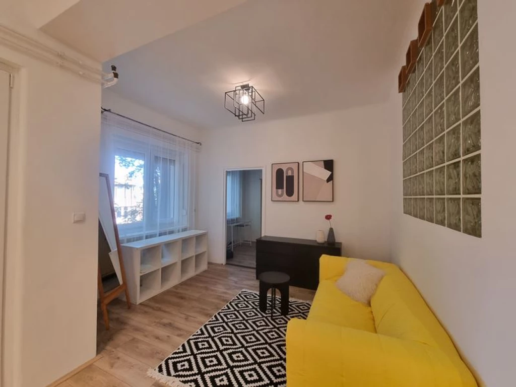 40m2 -es, 2 szobás Lakás kiadó (Pécs, Rákóczi út)