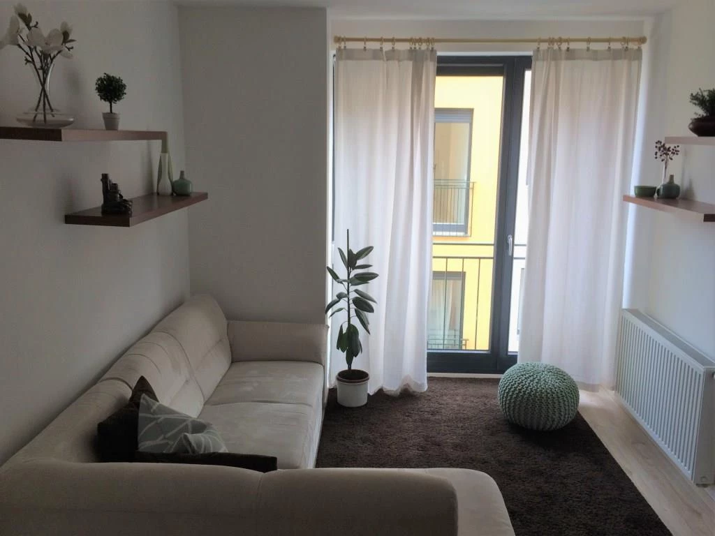 56m2 -es, 3 szobás Lakás kiadó (Pécs, Váradi Antal utca)