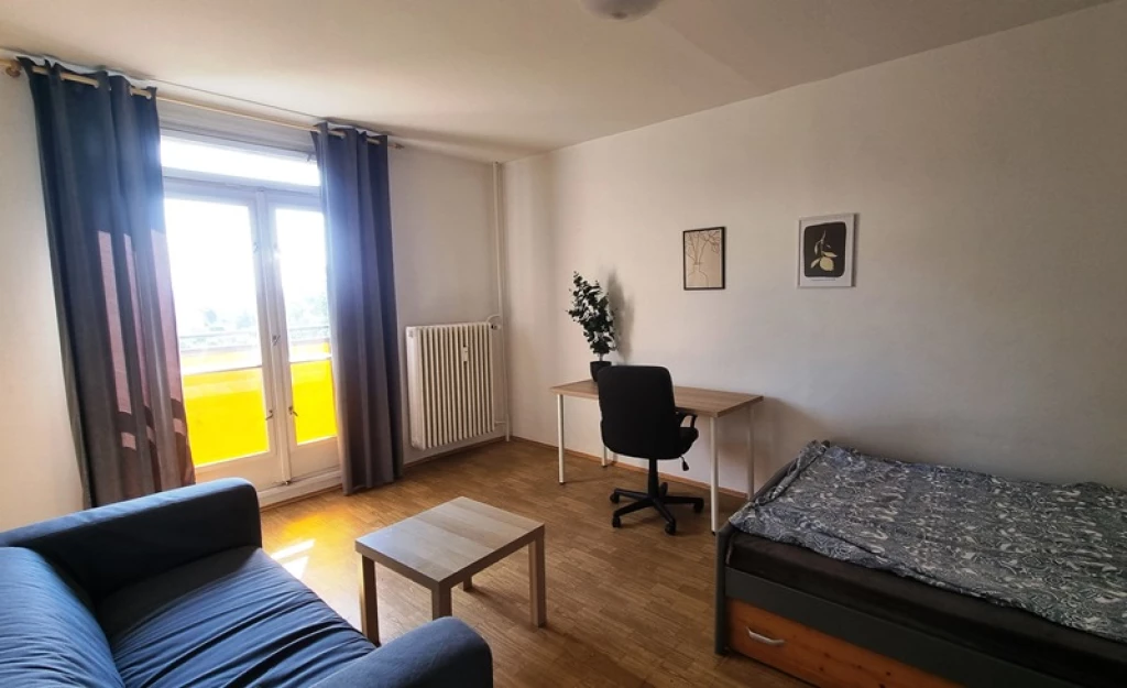 47m2 -es, 2 szobás Lakás kiadó (Pécs, Mezőszél utca)