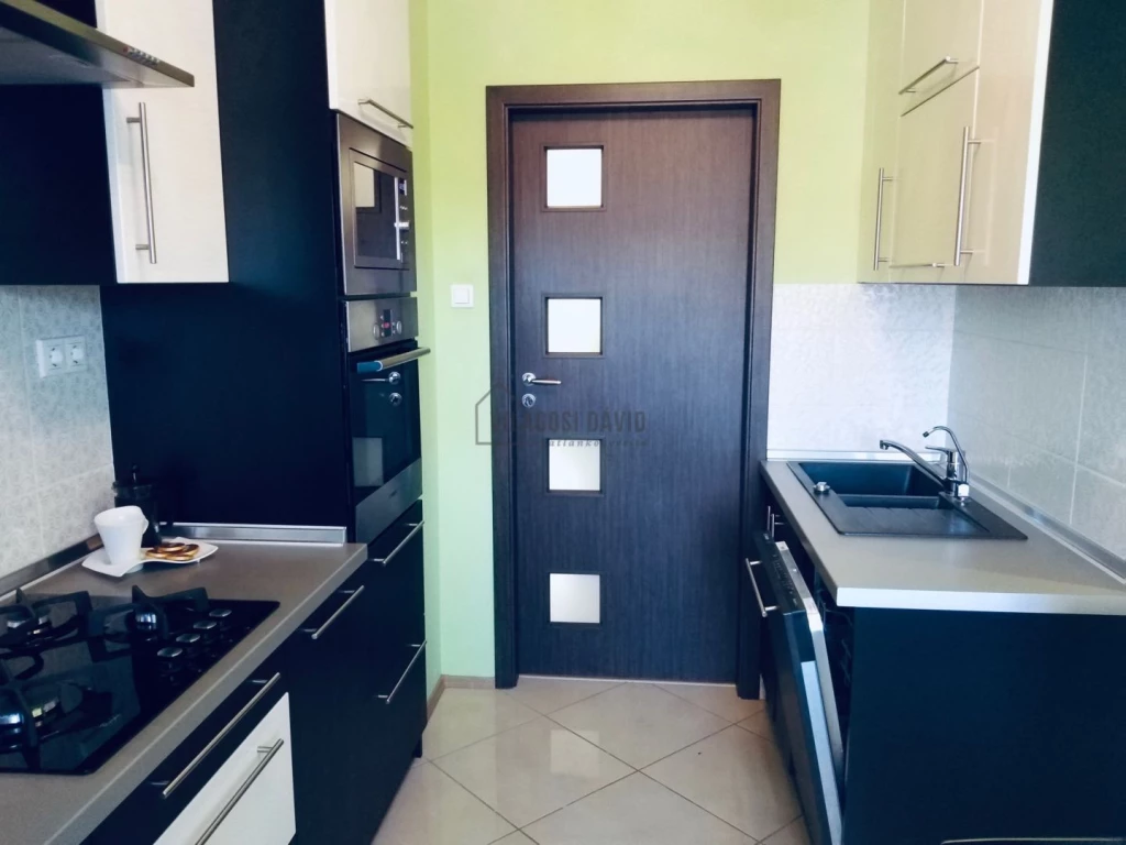 Kiadó 60 m2 tégla lakás, Debrecen