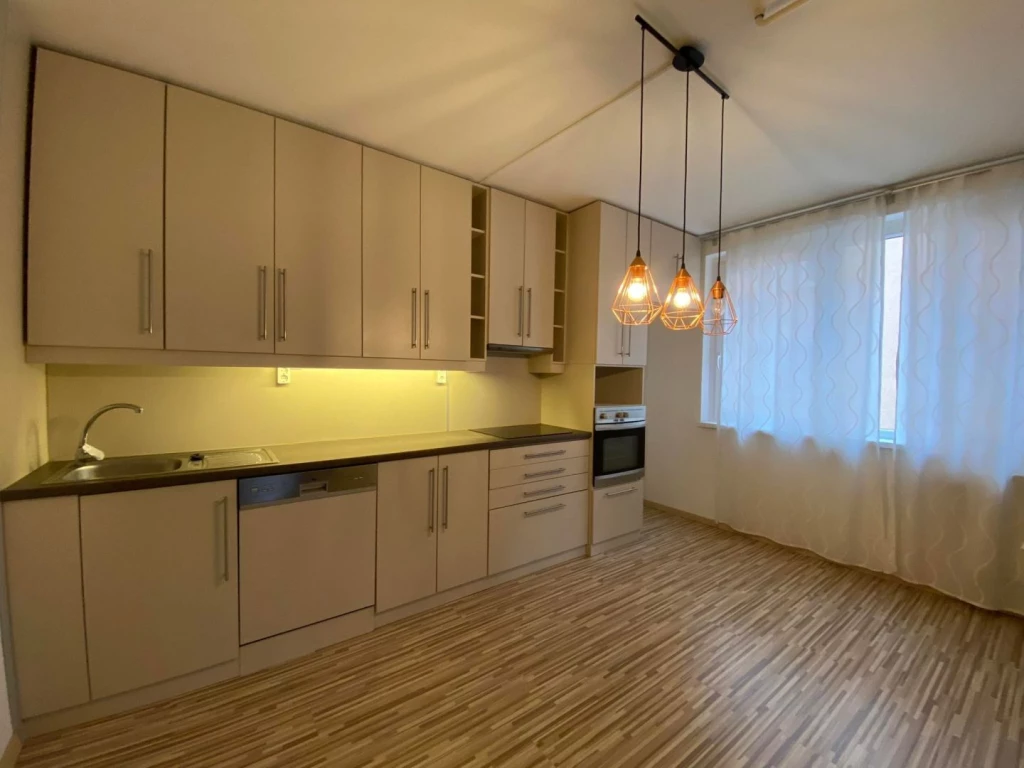 Kiadó 54 m2 panel lakás, Debrecen