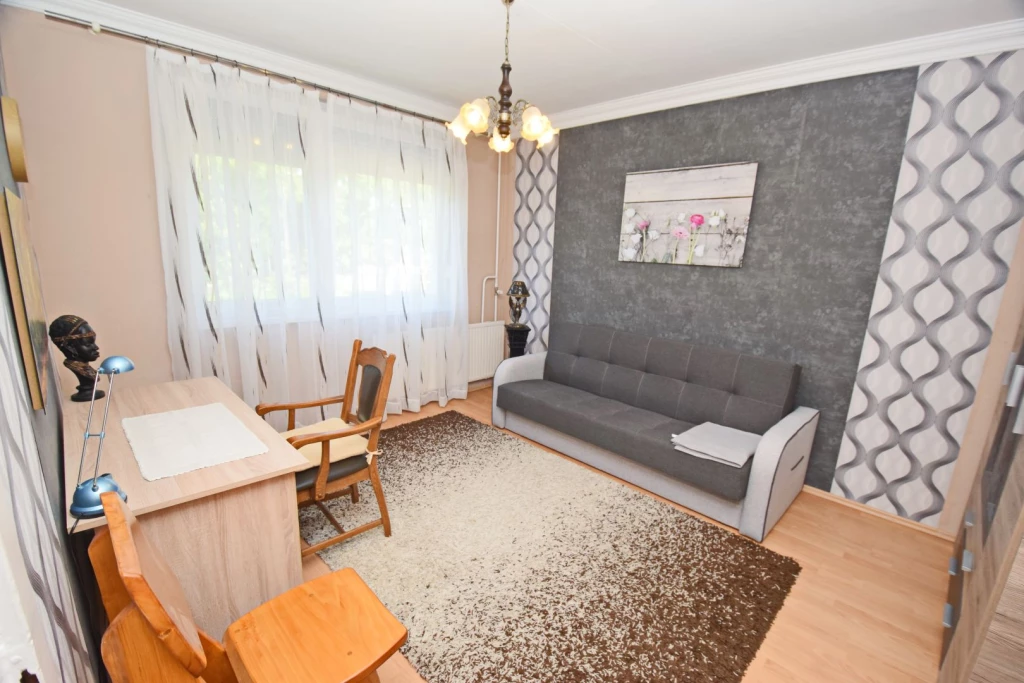 Kiadó 54 m2 panel lakás, Debrecen