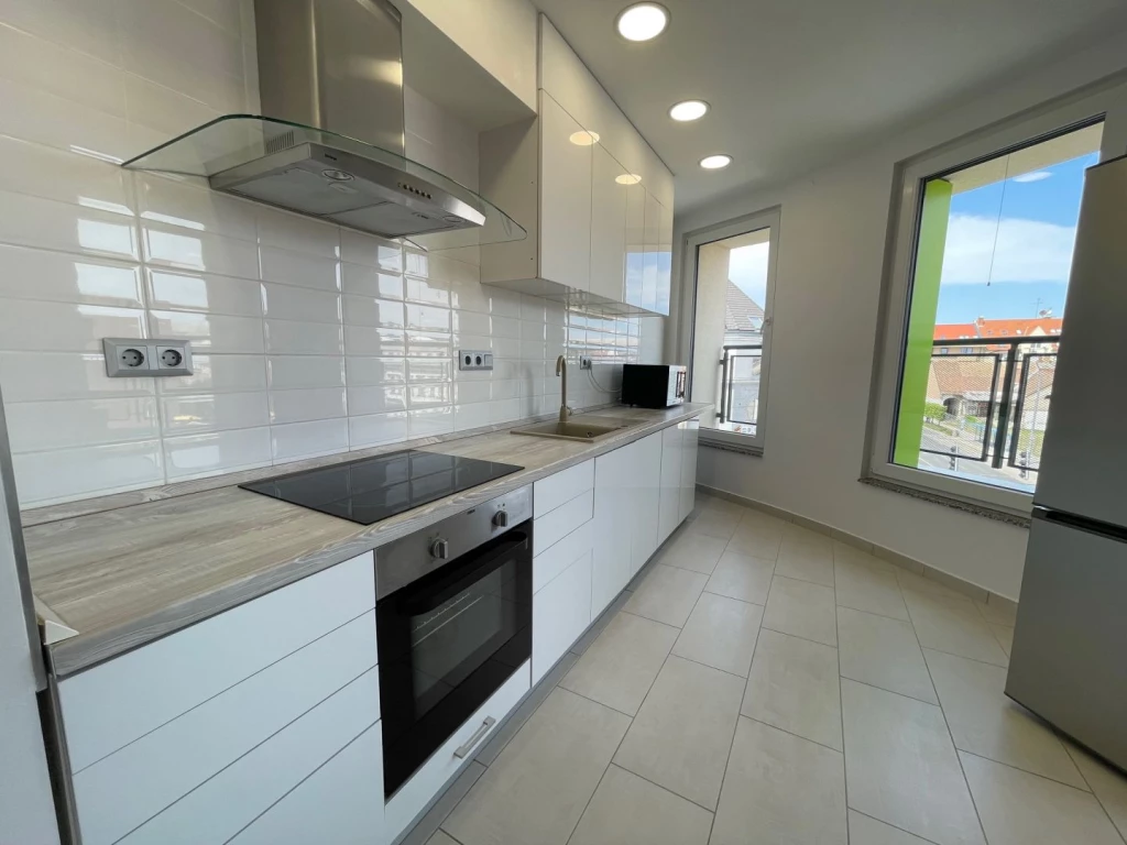 Kiadó 88 m2 tégla lakás, Debrecen