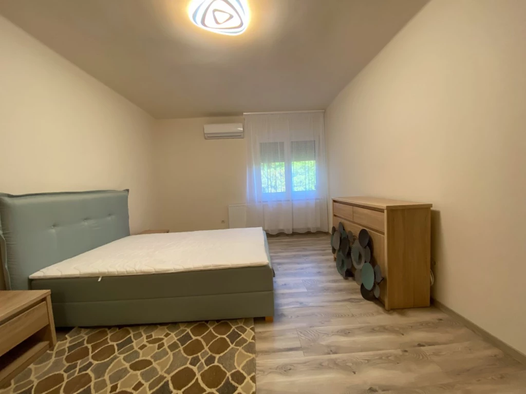 Kiadó 74 m2 tégla lakás, Debrecen