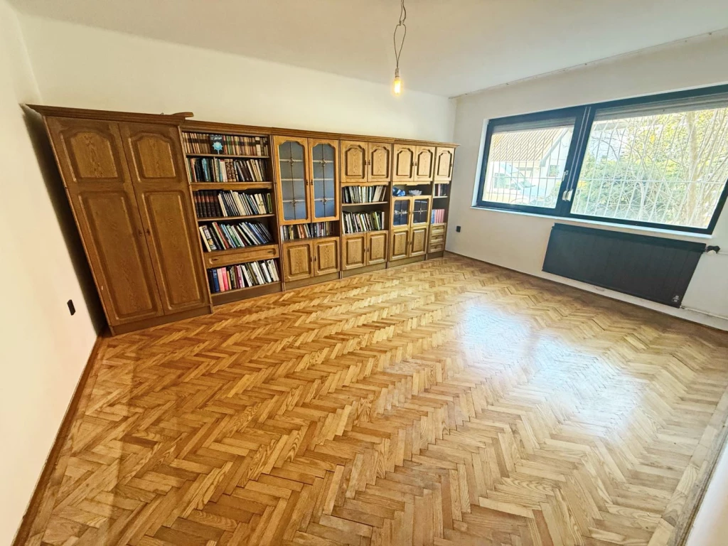 Eladó 160 m2 sorház, Debrecen