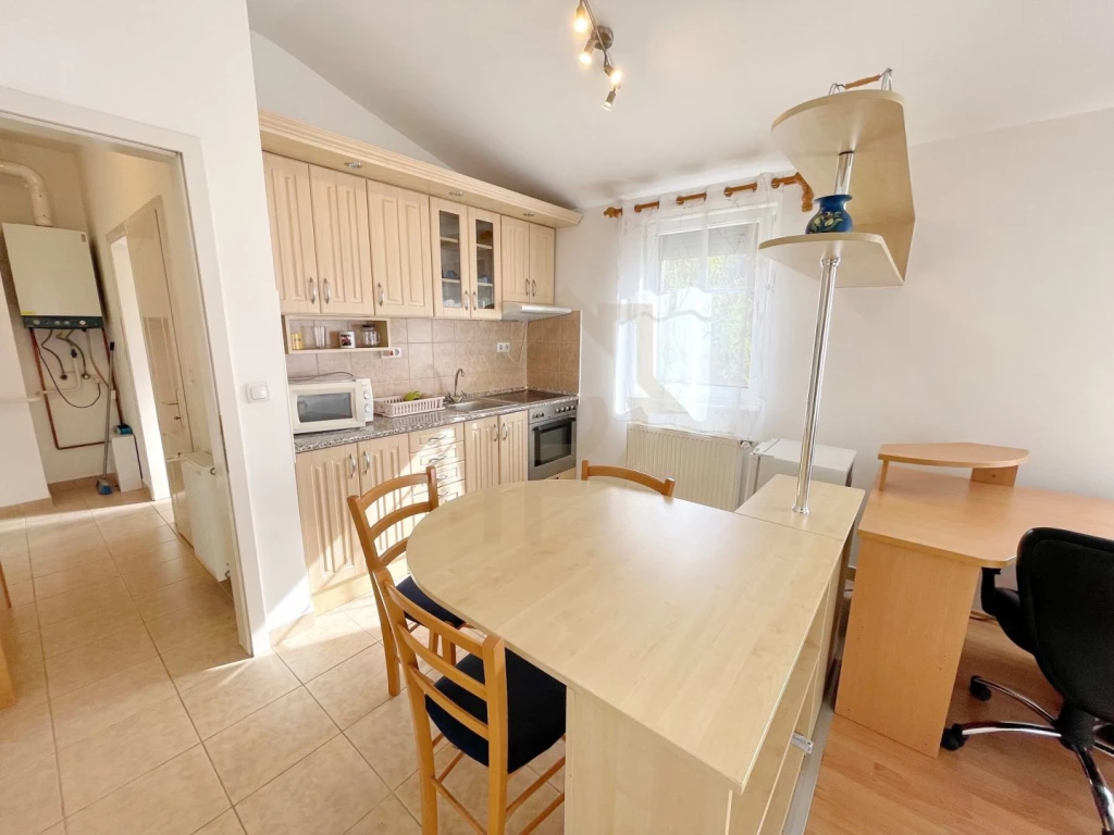 Kiadó 36 m2 tégla lakás, Debrecen