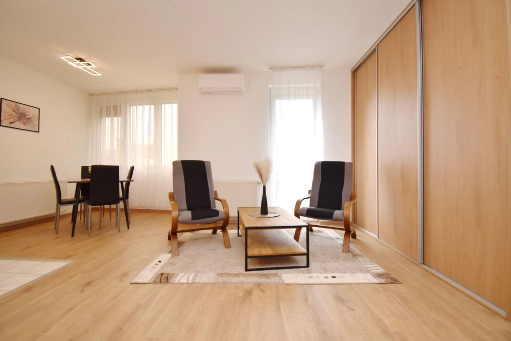 Kiadó 38 m2 tégla lakás, Debrecen